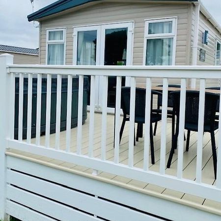 Our Kingfisher 34-4 Persons With Private Hot Tub-Pet Friendly-Tranquil Holiday Away From It All Yet Not Far From St Austell- The Holiday Home Has Two Bedrooms, Living And Dining Area, Equipped Kitchen-Decking-Outdoor Furniture-Fishing Lakes-Perfect Grampound Ngoại thất bức ảnh